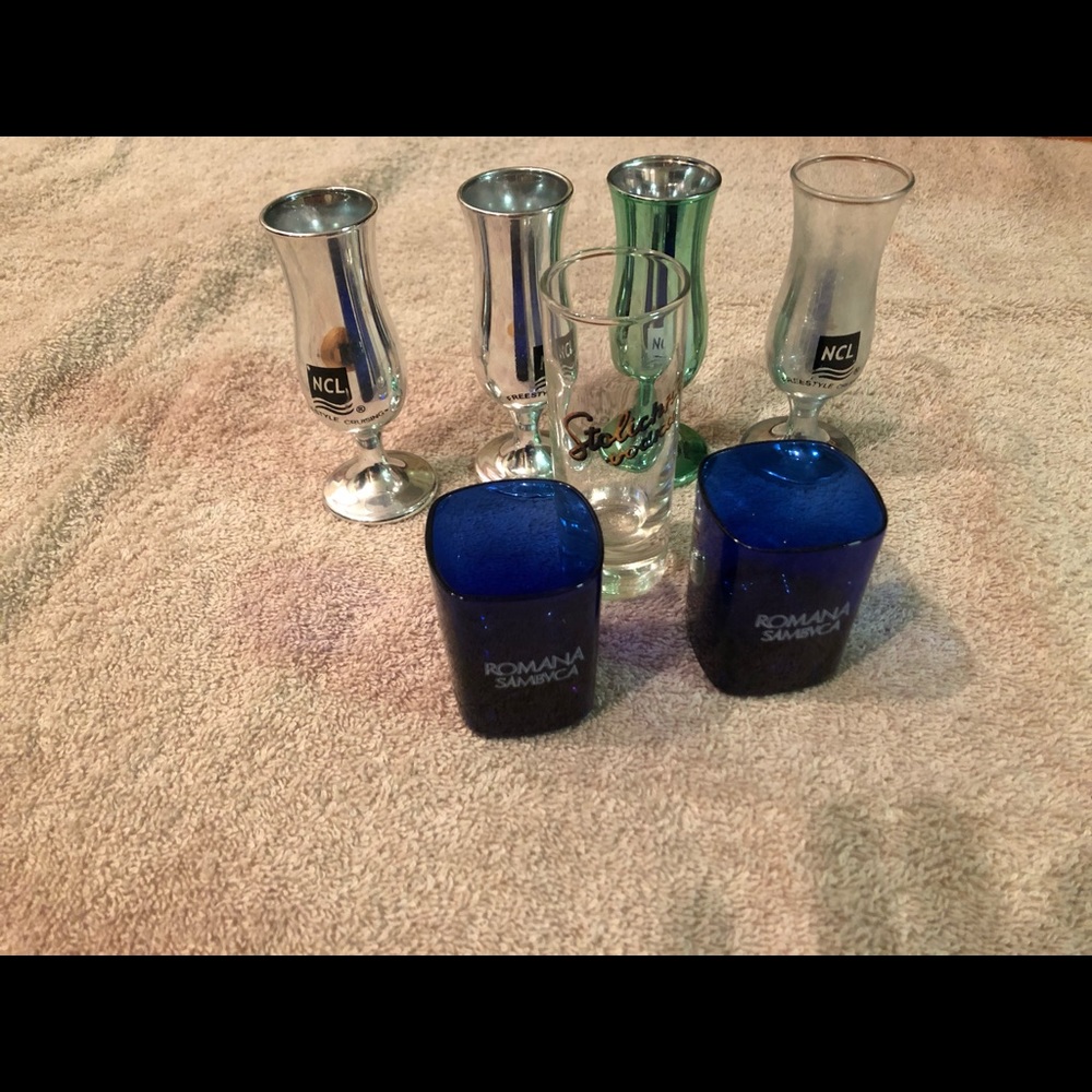 Miscellaneous shot glasses. 7 of them.